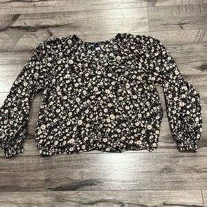 Women’s medium Old Navy flowery top